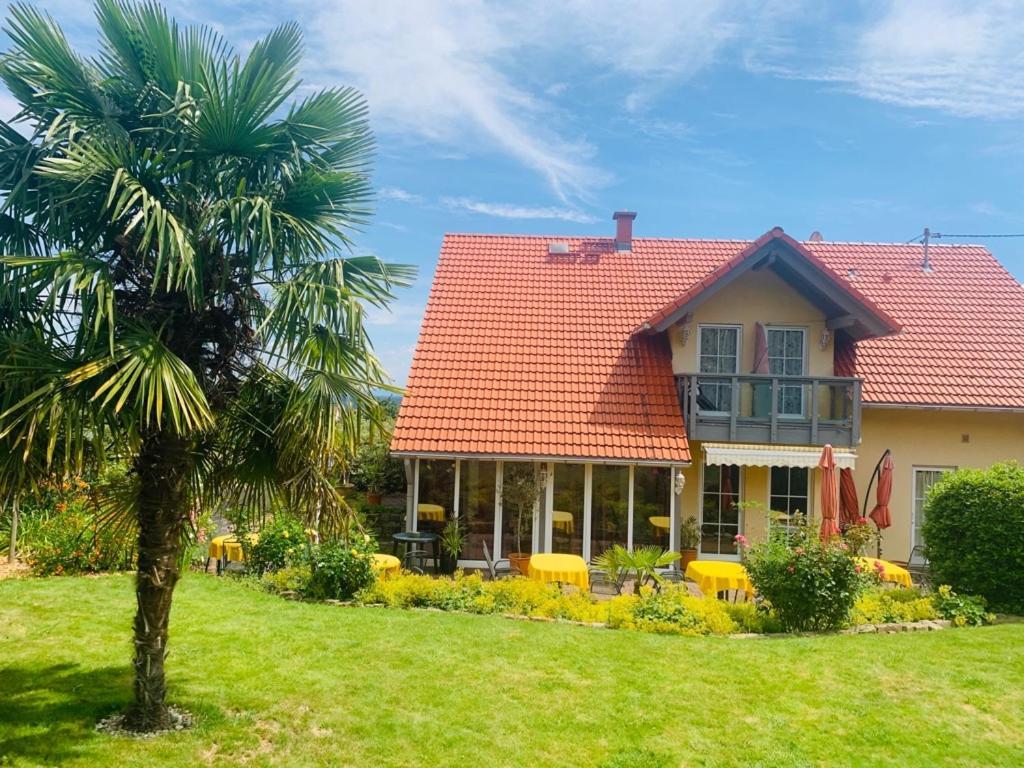 Gaestehaus Helbighof Нойштадт-ан-дер-Вайнштрасе Экстерьер фото